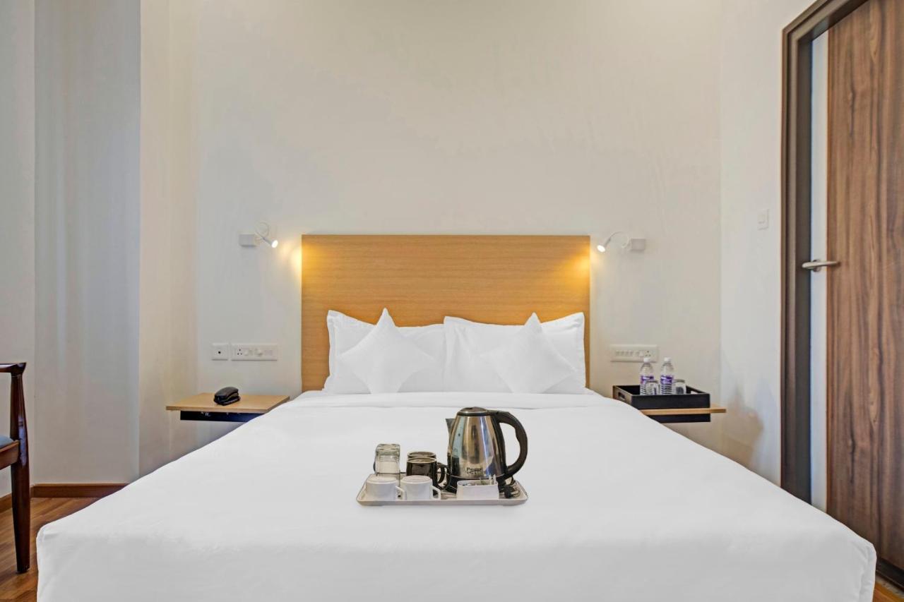 Upar Hotels - T Nagar Chennai Extérieur photo