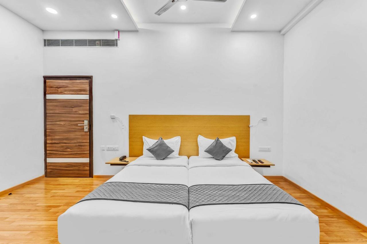 Upar Hotels - T Nagar Chennai Extérieur photo