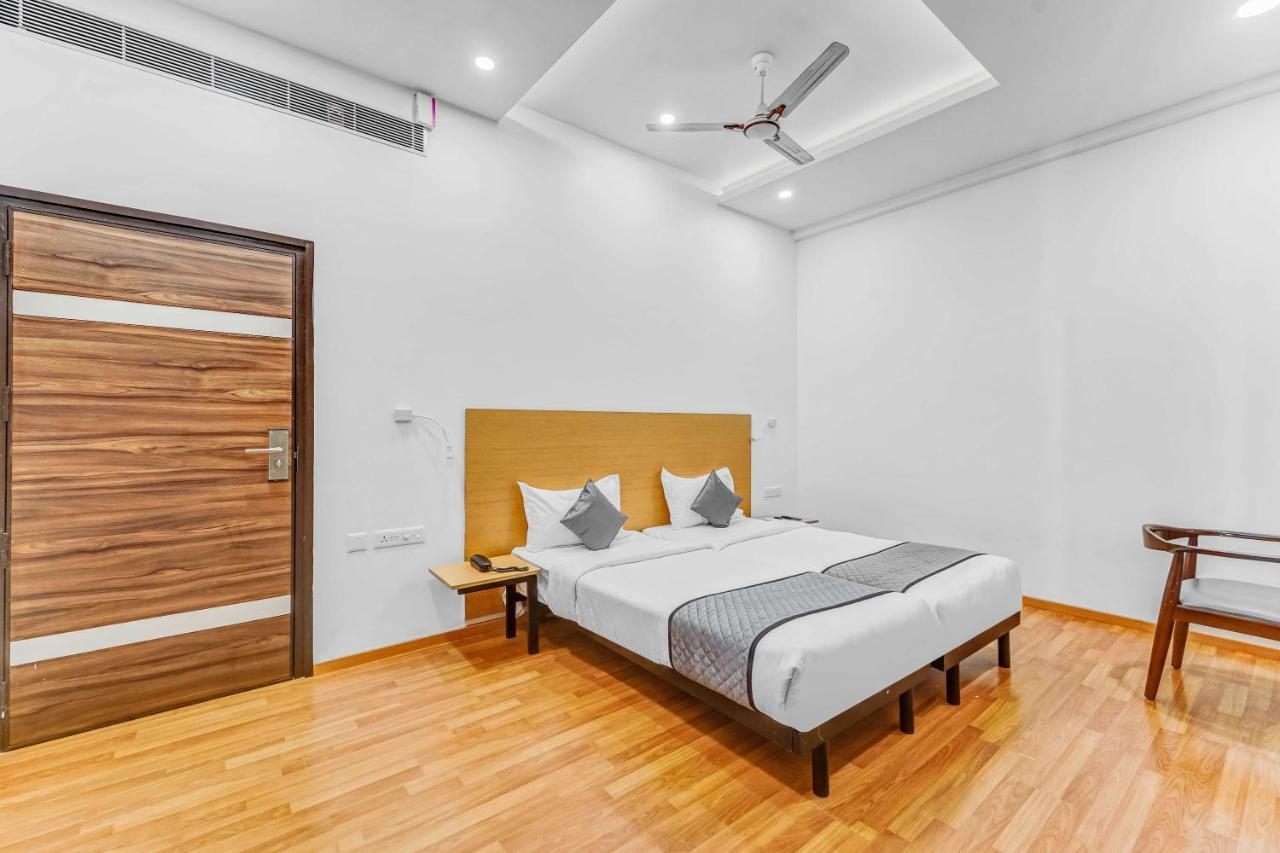 Upar Hotels - T Nagar Chennai Extérieur photo